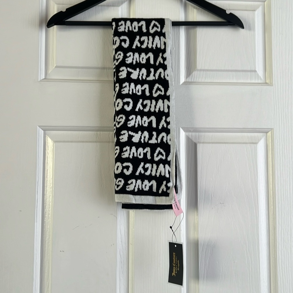 🎁JUICY COUTURE SCARF